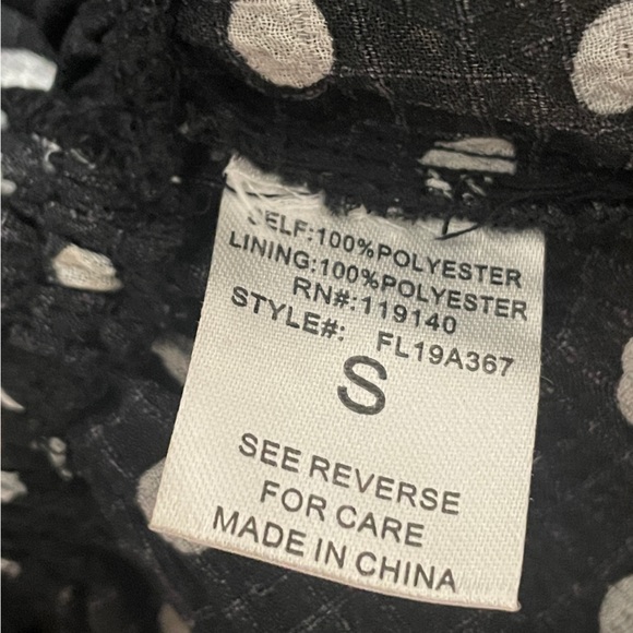 YaYa&co Dot Ruffle Open Back shirt, size Sm - Picture 12 of 13